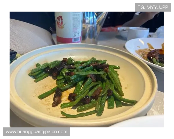 了解澳门十六浦码头周边特色餐厅与购物场所，丰富您的旅程体验